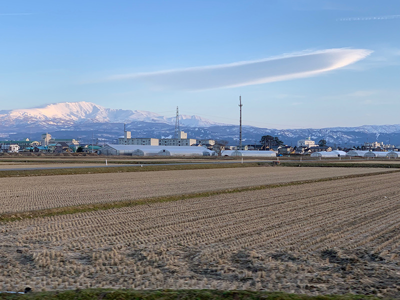 早春の月山と雲　2019年3月