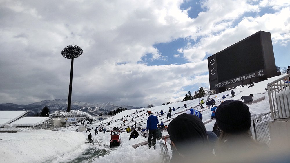 モンテディオ山形　サポーター有志　除雪作業