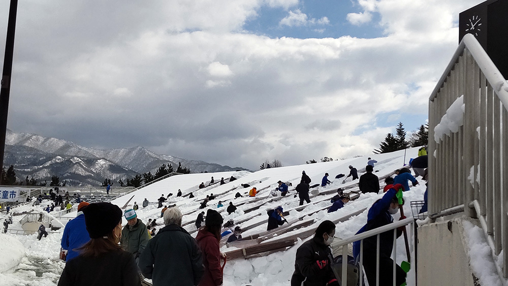 モンテディオ山形　サポーター有志　除雪作業